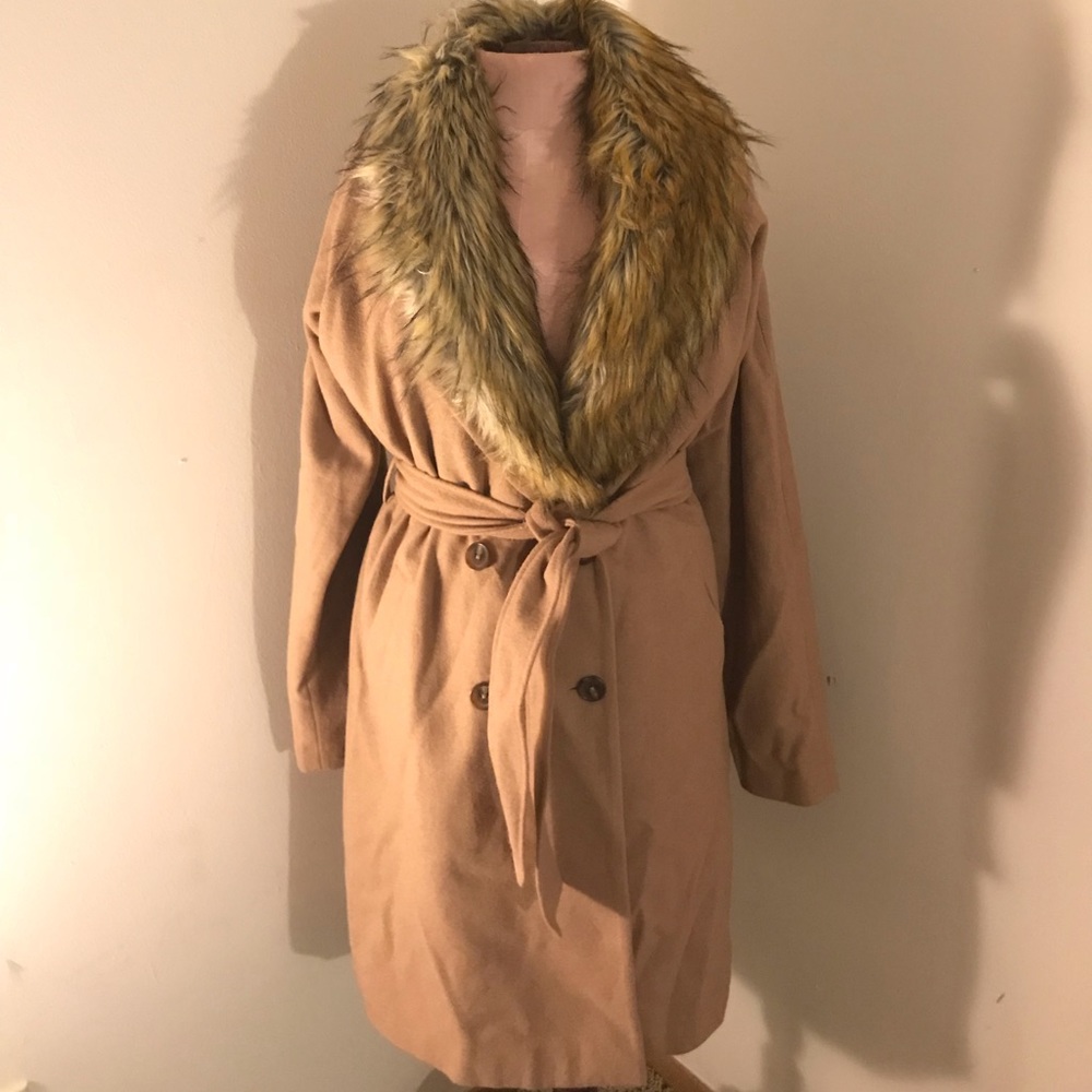 Tan Fur-Collared Long Peacoat ❄️🖤❄️